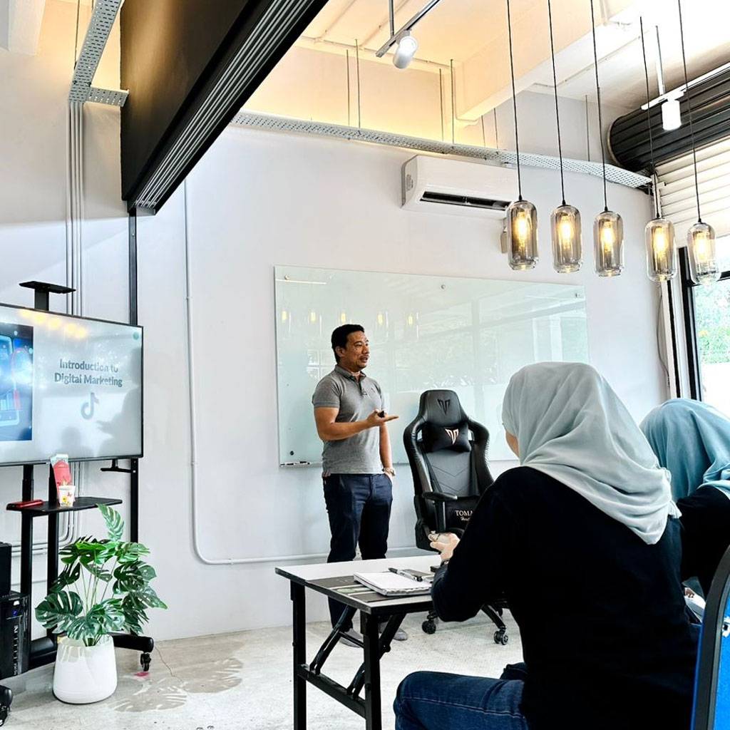 Sesi Tiktok Promote Bersama Amazing Life Group Dalam Program Kickstart 2023